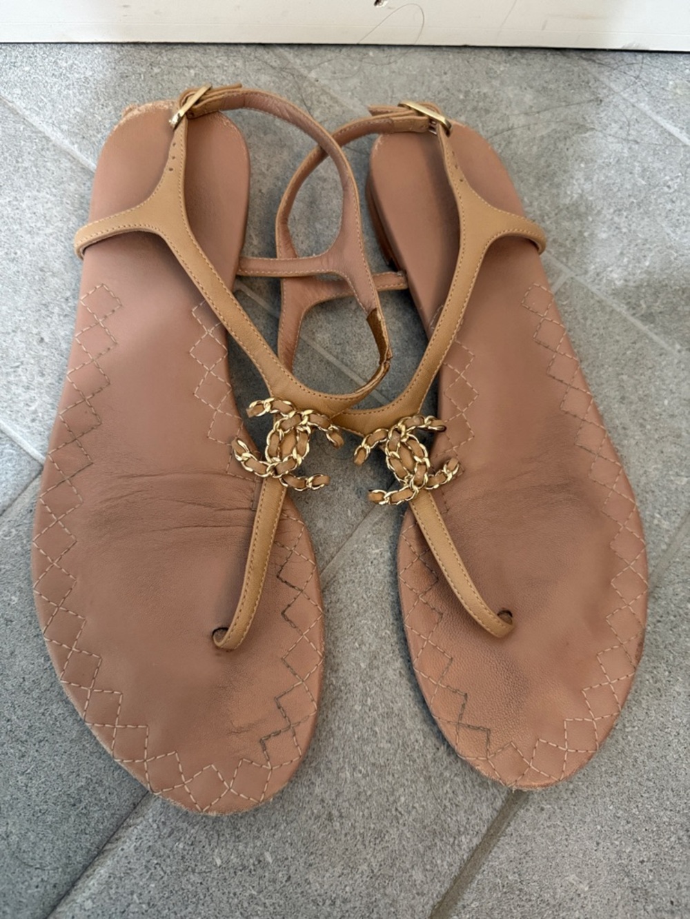 Chanel Women's Tan Leather T-Strap Sandals with Gold Chain Accent size 39.5